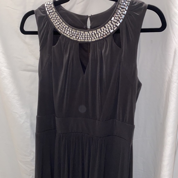 ✨ Jewel Neck Gown - Picture 5 of 6